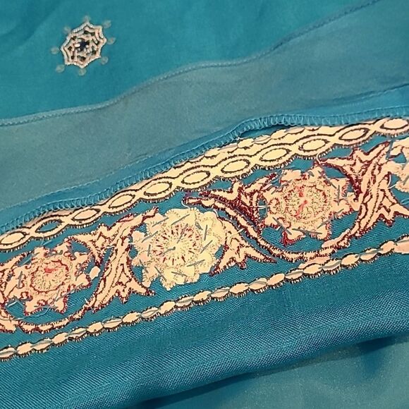 Plaza South petite embroidery details - Picture 12 of 15